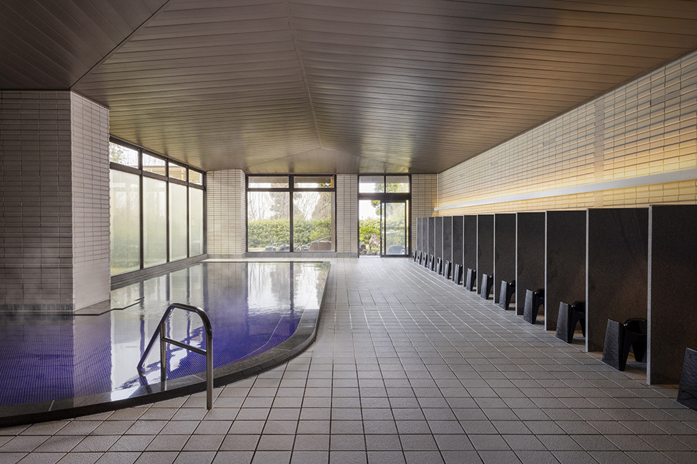 Indoor bath