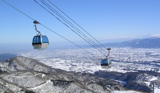 Premium accommodation plan with IOX-AROSA Gondola Lift 1-day voucher