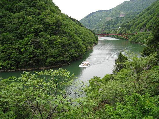 莊川峽遊覽船